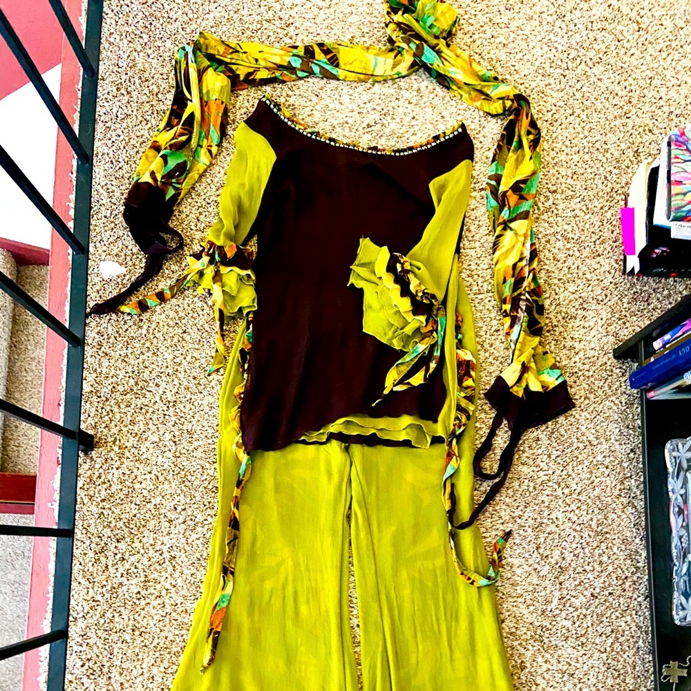 Show-stealer Indian Pantsuit 🔥
